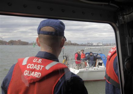 Members of the U.S. Coast Guard stop a sailboat during a patrol of New York Harbor October 31, 2012. REUTERS/Brendan McDermid Members of the U.S. Coast Guard stop a sailboat during a patrol of New York Harbor October 31, 2012. REUTERS/Brendan McDermid