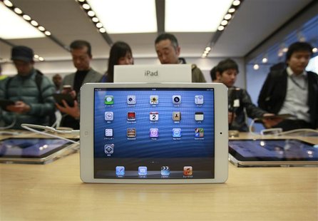 People try out Apple's new iPad mini at Apple Store Ginza in Tokyo November 2, 2012. REUTERS/Yuriko Nakao People try out Apple's new iPad mini at Apple Store Ginza in Tokyo November 2, 2012. REUTERS/Yuriko Nakao