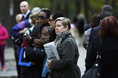 People line up for the bus on the Upper East Side of Manhattan in the aftermath of Hurricane Sandy in New York October 31, 2012. REUTERS/Car People line up for the bus on the Upper East Side of Manhattan in the aftermath of Hurricane Sandy in New York October 31, 2012. REUTERS/Car