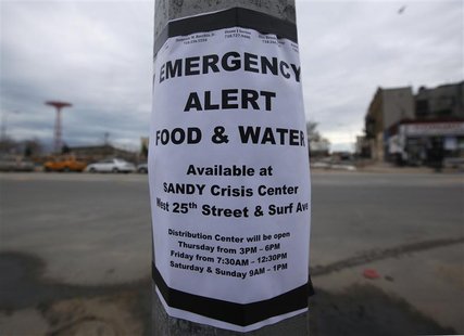 A sign posted on a lamppost alerts people to emergency food and water in Coney Island, New York, November 2, 2012. REUTERS/Brendan McDermid A sign posted on a lamppost alerts people to emergency food and water in Coney Island, New York, November 2, 2012. REUTERS/Brendan McDermid