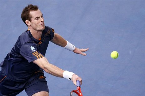 Andy Murray of Britain hits a return to Poland's Jerzy Janowicz during the Paris Masters tennis tournament November 1, 2012. REUTERS/Benoit Andy Murray of Britain hits a return to Poland's Jerzy Janowicz during the Paris Masters tennis tournament November 1, 2012. REUTERS/Benoit