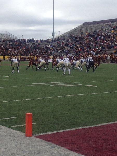 Broncos keep CMU off the board with a FG block in the 1st quarter. WMU @ CMU 11/3/12