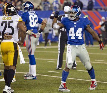 New York Giants running back Ahmad Bradshaw (44) has words with Pittsburgh Steelers free safety Ryan Clark (25) after Clark made a late hit New York Giants running back Ahmad Bradshaw (44) has words with Pittsburgh Steelers free safety Ryan Clark (25) after Clark made a late hit