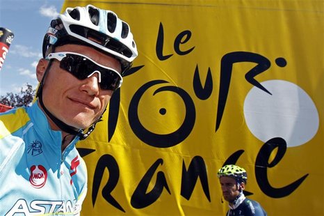 Astana Pro Team rider Alexandre Vinokourov of Kazakhstan arrives at the sign-in podium before the start of the seventh stage of the 99th Tou Astana Pro Team rider Alexandre Vinokourov of Kazakhstan arrives at the sign-in podium before the start of the seventh stage of the 99th Tou