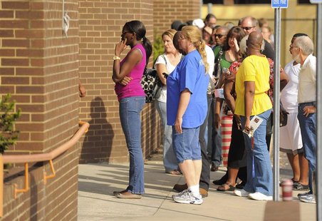 Voters wait in line to file absentee ballots outside Orange County Supervisor of Elections office in Orlando, Florida November 5, 2012. REUT Voters wait in line to file absentee ballots outside Orange County Supervisor of Elections office in Orlando, Florida November 5, 2012. REUT