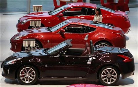 A staff passes Nissan Motor Co's vehicles displayed at company's showroom in Yokohama, south of Tokyo November 6, 2012. REUTERS/Yuriko Nakao A staff passes Nissan Motor Co's vehicles displayed at company's showroom in Yokohama, south of Tokyo November 6, 2012. REUTERS/Yuriko Nakao