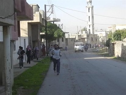 Residents flee their homes after a shelling by forces loyal to Syria's President Bashar al-Assad at Houla, near Homs, November 6, 2012. REUT Residents flee their homes after a shelling by forces loyal to Syria's President Bashar al-Assad at Houla, near Homs, November 6, 2012. REUT