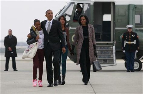 U.S. President Barack Obama(2nd L), first lady Michelle Obama (R) and their daughters Malia and Sasha (L) walk to Air Force One in Chicago, U.S. President Barack Obama(2nd L), first lady Michelle Obama (R) and their daughters Malia and Sasha (L) walk to Air Force One in Chicago,