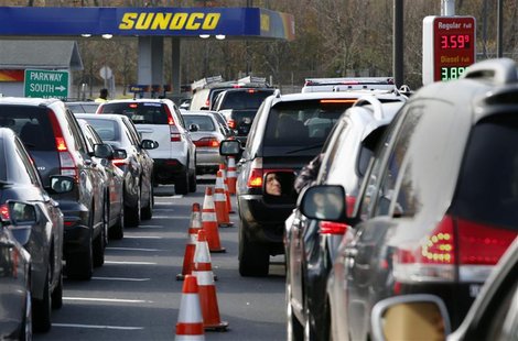 Cars wait in long lines at a Sunoco gas station on the Garden State Parkway in Montvale, New Jersey in this November 1, 2012, file photo. RE Cars wait in long lines at a Sunoco gas station on the Garden State Parkway in Montvale, New Jersey in this November 1, 2012, file photo. RE