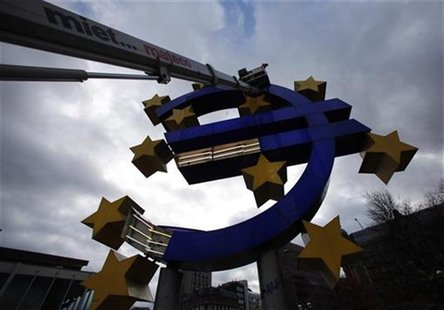 Workers maintain the huge Euro logo next to the headquarters of the European Central Bank (ECB) in Frankfurt, December 6, 2011. REUTERS/Ralp Workers maintain the huge Euro logo next to the headquarters of the European Central Bank (ECB) in Frankfurt, December 6, 2011. REUTERS/Ralp
