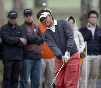 Danny Chia of Malaysia chips the ball onto the ninth green during the third round of the Hong Kong Open golf tournament November 14, 2009. R Danny Chia of Malaysia chips the ball onto the ninth green during the third round of the Hong Kong Open golf tournament November 14, 2009. R