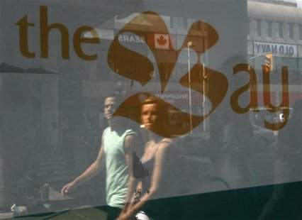 Pedestrians walk past a Hudson's Bay store in downtown Ottawa July 16, 2008. REUTERS/Chris Wattie Pedestrians walk past a Hudson's Bay store in downtown Ottawa July 16, 2008. REUTERS/Chris Wattie