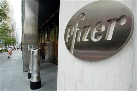 The entrance of Pfizer World headquaters in New York City, August 31, 2003. ECONM REUTERS/Jeff Christensen JC The entrance of Pfizer World headquaters in New York City, August 31, 2003. ECONM REUTERS/Jeff Christensen JC