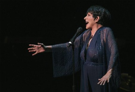 Singer Liza Minnelli performs during a tribute concert to composer Marvin Hamlisch in New York September 18, 2012. REUTERS/Lucas Jackson Singer Liza Minnelli performs during a tribute concert to composer Marvin Hamlisch in New York September 18, 2012. REUTERS/Lucas Jackson