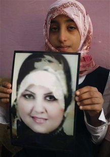 Zainab, the niece of Shaima Alawadi, holds the picture of her slain aunt at her father's house in Samawa, 270 km (160 miles) south of Baghda Zainab, the niece of Shaima Alawadi, holds the picture of her slain aunt at her father's house in Samawa, 270 km (160 miles) south of Baghda
