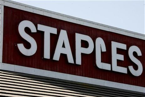 A Staples office supplies store is pictured in Burbank, California May 13, 2008. REUTERS/Fred Prouser A Staples office supplies store is pictured in Burbank, California May 13, 2008. REUTERS/Fred Prouser