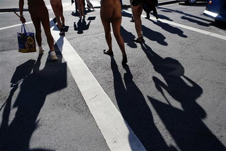 Nudists march to city hall during a rally against banning nudity in parts of the city in San Francisco, California, November 14, 2012. REUTE Nudists march to city hall during a rally against banning nudity in parts of the city in San Francisco, California, November 14, 2012. REUTE