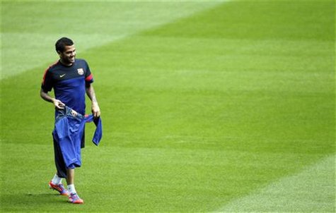 Barcelona's Dani Alves attends a training session at Camp Nou stadium on the eve of their Champions League soccer match against Celtic in Ba Barcelona's Dani Alves attends a training session at Camp Nou stadium on the eve of their Champions League soccer match against Celtic in Ba
