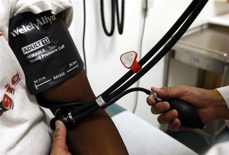 A doctor checks the blood pressure of a patient in downtown Los Angeles July 30, 2007. REUTERS/Lucy Nicholson A doctor checks the blood pressure of a patient in downtown Los Angeles July 30, 2007. REUTERS/Lucy Nicholson