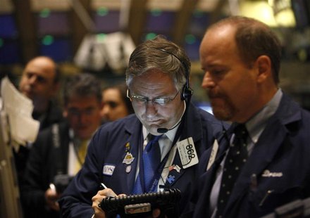 Traders work on the floor of the New York Stock Exchange, November 16, 2012. REUTERS/Brendan McDermid Traders work on the floor of the New York Stock Exchange, November 16, 2012. REUTERS/Brendan McDermid