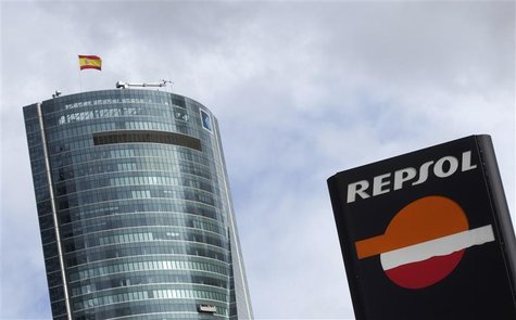 A Repsol logo is seen in front of Torre Espacio building in Madrid April 13, 2012. REUTERS/Susana Vera A Repsol logo is seen in front of Torre Espacio building in Madrid April 13, 2012. REUTERS/Susana Vera