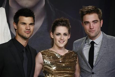 Cast members Robert Pattinson (R), Kristen Stewart (C) and Taylor Lautner pose for pictures before the German premiere of The Twilight Saga: Cast members Robert Pattinson (R), Kristen Stewart (C) and Taylor Lautner pose for pictures before the German premiere of The Twilight Saga: