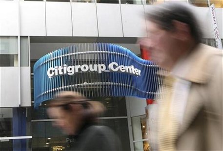 People walk past the Citigroup headquarters in New York, November 24, 2008. REUTERS/Brendan McDermid People walk past the Citigroup headquarters in New York, November 24, 2008. REUTERS/Brendan McDermid