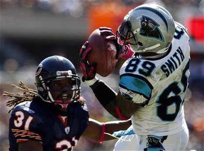 Carolina Panthers' wide receiver Steve Smith (R) catches a pass against Chicago Bears' free safety Brandon Meriweather during the first quar Carolina Panthers' wide receiver Steve Smith (R) catches a pass against Chicago Bears' free safety Brandon Meriweather during the first quar