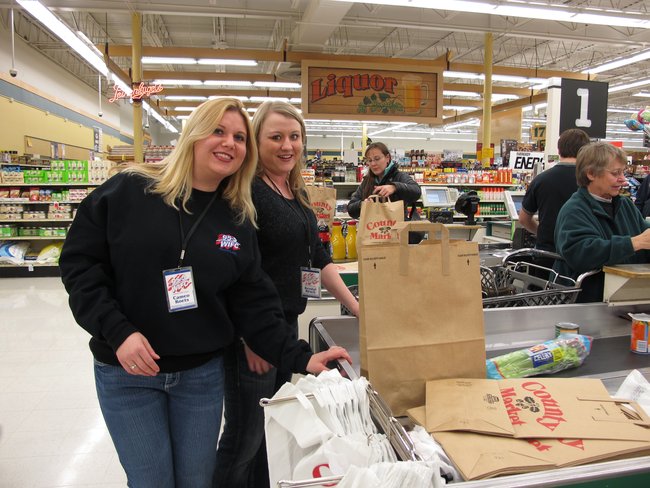 Cameo, Krystal..a couple of our super marketing reps baggin' the fixin's for Thanksgiving...