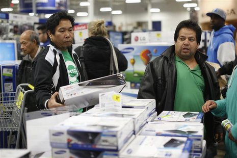 Customers shop for a DVD player inside Best Buy during Black Friday in San Francisco, California November 23, 2012. REUTERS/Stephen Lam Customers shop for a DVD player inside Best Buy during Black Friday in San Francisco, California November 23, 2012. REUTERS/Stephen Lam