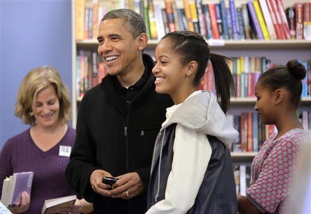 U.S. President Barack Obama and his daughters Malia and Sasha (R) visit One More Page bookstore in Arlington, Virginia, November 24, 2012. R U.S. President Barack Obama and his daughters Malia and Sasha (R) visit One More Page bookstore in Arlington, Virginia, November 24, 2012. R