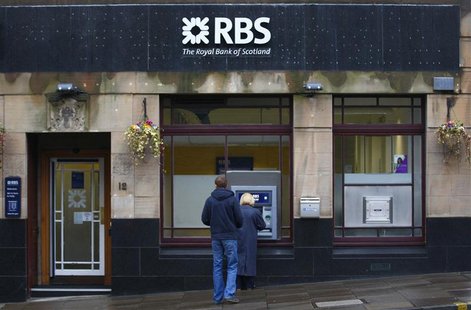 People use a Royal Bank of Scotland (RBS) cashpoint in Edinburgh, Scotland November 14, 2012. REUTERS/David Moir People use a Royal Bank of Scotland (RBS) cashpoint in Edinburgh, Scotland November 14, 2012. REUTERS/David Moir