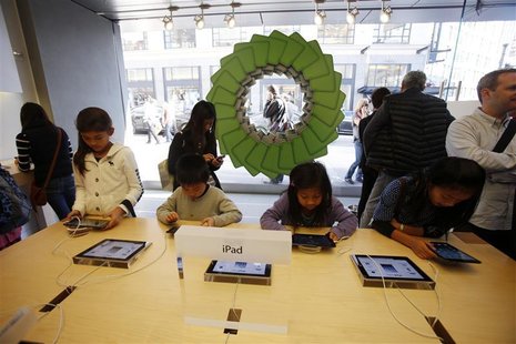 Young holiday shoppers interact with the iPad at the Apple Store during Black Friday in San Francisco, California, November 23, 2012. REUTER Young holiday shoppers interact with the iPad at the Apple Store during Black Friday in San Francisco, California, November 23, 2012. REUTER
