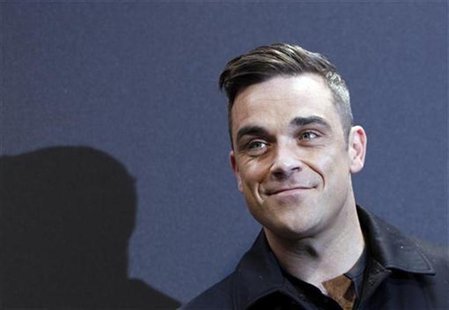 British singer Robbie Williams arrives on the red carpet for the German premiere of "Cars 2" in Munich July 28, 2011. REUTERS/Michaela Rehle British singer Robbie Williams arrives on the red carpet for the German premiere of "Cars 2" in Munich July 28, 2011. REUTERS/Michaela Rehle