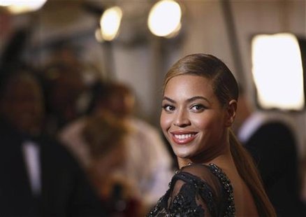 Singer Beyonce Knowles arrives at the Metropolitan Museum of Art Costume Institute Benefit celebrating the opening of "Schiaparelli and Prad Singer Beyonce Knowles arrives at the Metropolitan Museum of Art Costume Institute Benefit celebrating the opening of "Schiaparelli and Prad