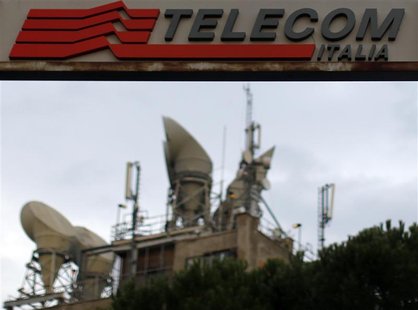 A Telecom Italia antenna booster is seen in northern Rome November 12, 2012. REUTERS/Alessandro Bianchi A Telecom Italia antenna booster is seen in northern Rome November 12, 2012. REUTERS/Alessandro Bianchi