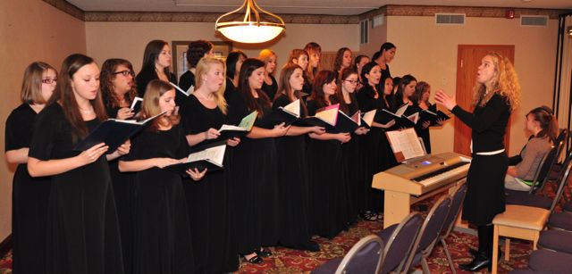 DC Everest choir bringin' the tunes!!! Nice Job!!