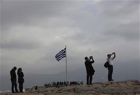 A Greek flag flutters at the Acropolis hill in Athens November 27, 2012. REUTERS/John Kolesidis A Greek flag flutters at the Acropolis hill in Athens November 27, 2012. REUTERS/John Kolesidis