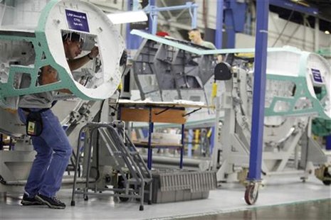 An assembly line worker works on Lockheed Martin's production plant for the F-35 fighter aircraft in Fort Worth, Texas August 31, 2009. REUT An assembly line worker works on Lockheed Martin's production plant for the F-35 fighter aircraft in Fort Worth, Texas August 31, 2009. REUT