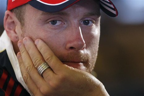 England cricketer Andrew Flintoff listens to questions during a news conference in central London, August 24, 2009. REUTERS/Andrew Winning England cricketer Andrew Flintoff listens to questions during a news conference in central London, August 24, 2009. REUTERS/Andrew Winning