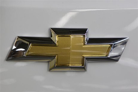 The Chevrolet car logo is seen on a car at the General Motors plant in Asaka August 30, 2012. REUTERS/Shamil Zhumatov The Chevrolet car logo is seen on a car at the General Motors plant in Asaka August 30, 2012. REUTERS/Shamil Zhumatov