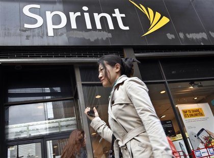 A woman walks past a Sprint store in New York's financial district, October 15, 2012. REUTERS/Brendan McDermid A woman walks past a Sprint store in New York's financial district, October 15, 2012. REUTERS/Brendan McDermid