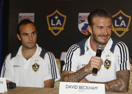 Los Angeles Galaxy's David Beckham (R) answers media queries while his teammate Landon Donovan watches during a news conference in Manila De Los Angeles Galaxy's David Beckham (R) answers media queries while his teammate Landon Donovan watches during a news conference in Manila De