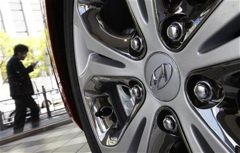 The logo of Hyundai Motor is seen on the wheel of a car at a Hyundai dealership in Seoul April 26, 2012. REUTERS/Kim Hong-Ji The logo of Hyundai Motor is seen on the wheel of a car at a Hyundai dealership in Seoul April 26, 2012. REUTERS/Kim Hong-Ji