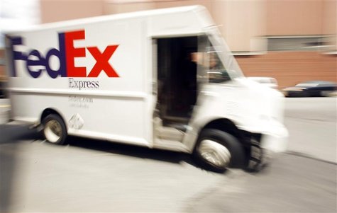 A delivery truck returns to a FedEx sort facility in Boston, Massachusetts June 18, 2008. REUTERS/Brian Snyder A delivery truck returns to a FedEx sort facility in Boston, Massachusetts June 18, 2008. REUTERS/Brian Snyder