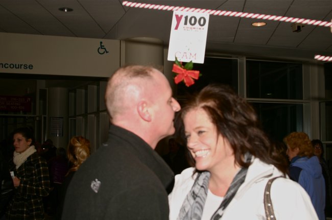 Y100 Mistletoe Cam
