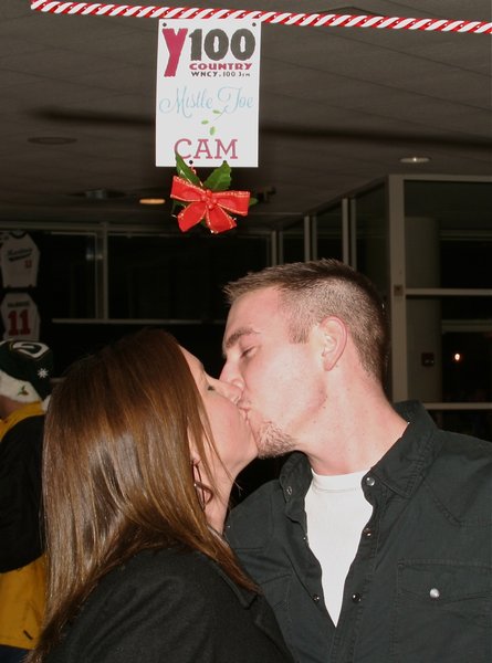 Y100 Mistletoe Cam
