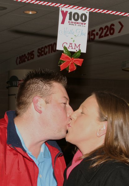 Y100 Mistletoe Cam
