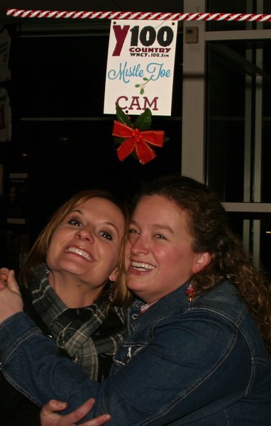 Y100 Mistletoe Cam