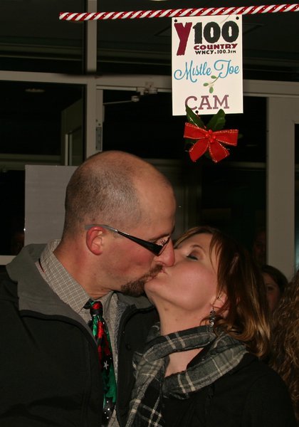Y100 Mistletoe Cam